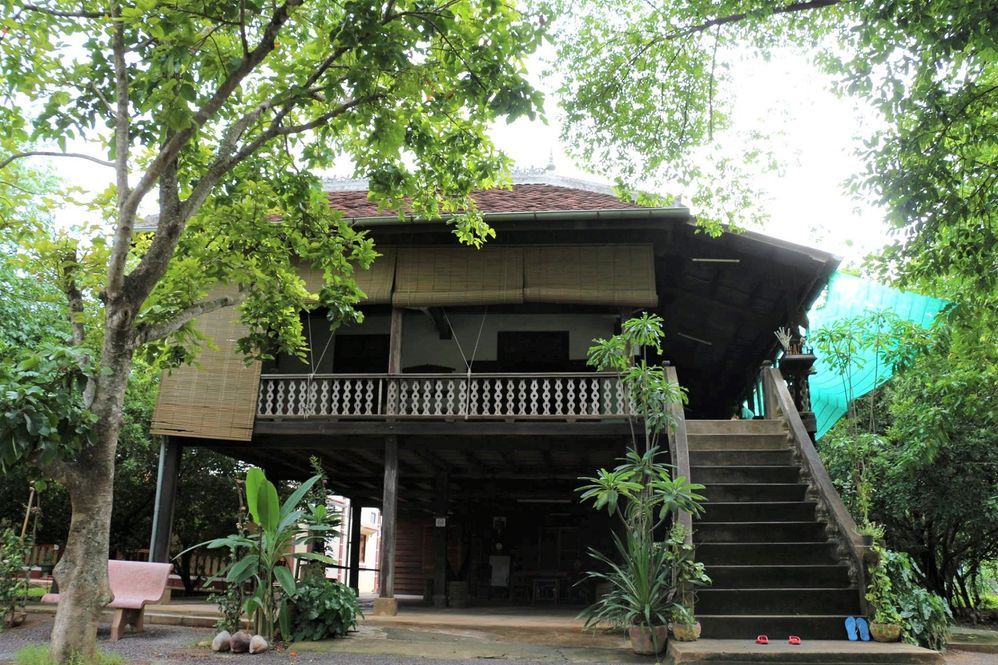 Ancient house built in 1920 in Wat Kor village, Battambang (LG Sophia_20)