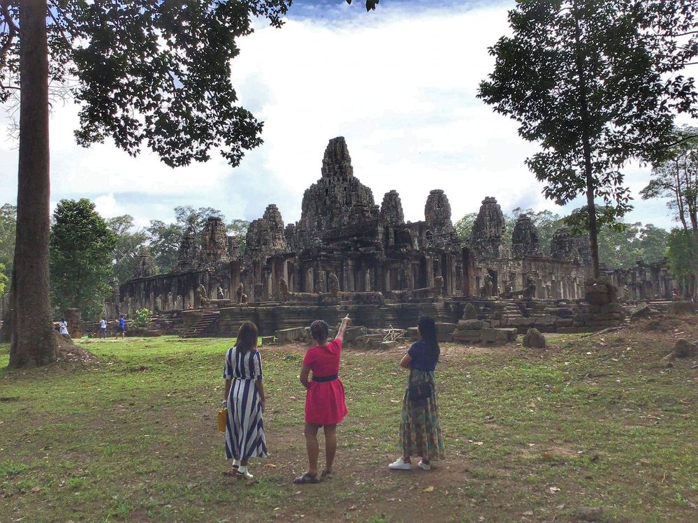 We girls looked at Bayon temple from afar