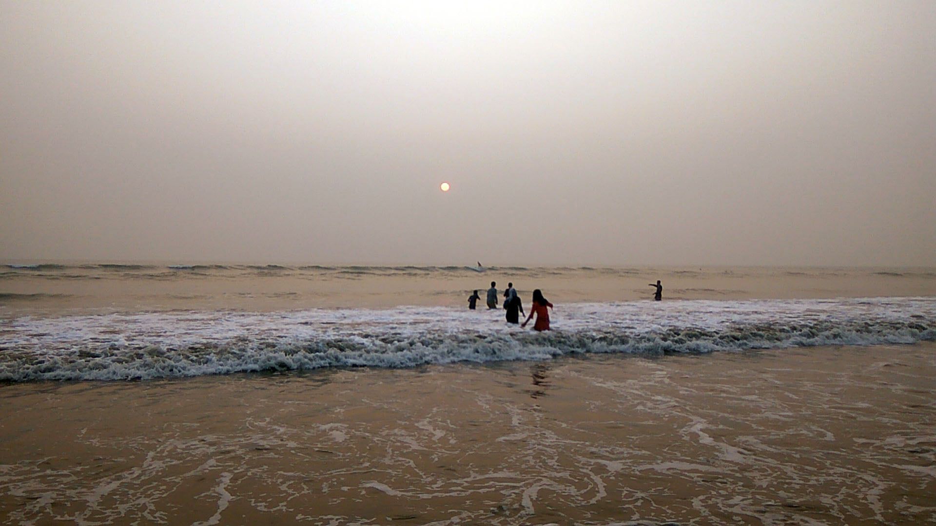 local-guides-connect-world-s-longest-natural-sea-beach-cox-s-bazar