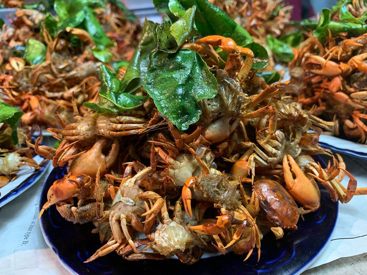 Local food: crispy crab