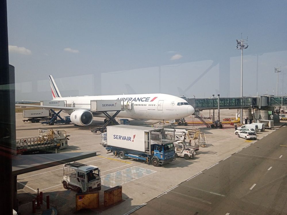 Local Guides Connect - Paris Airport StoreFront Photos - All Glam