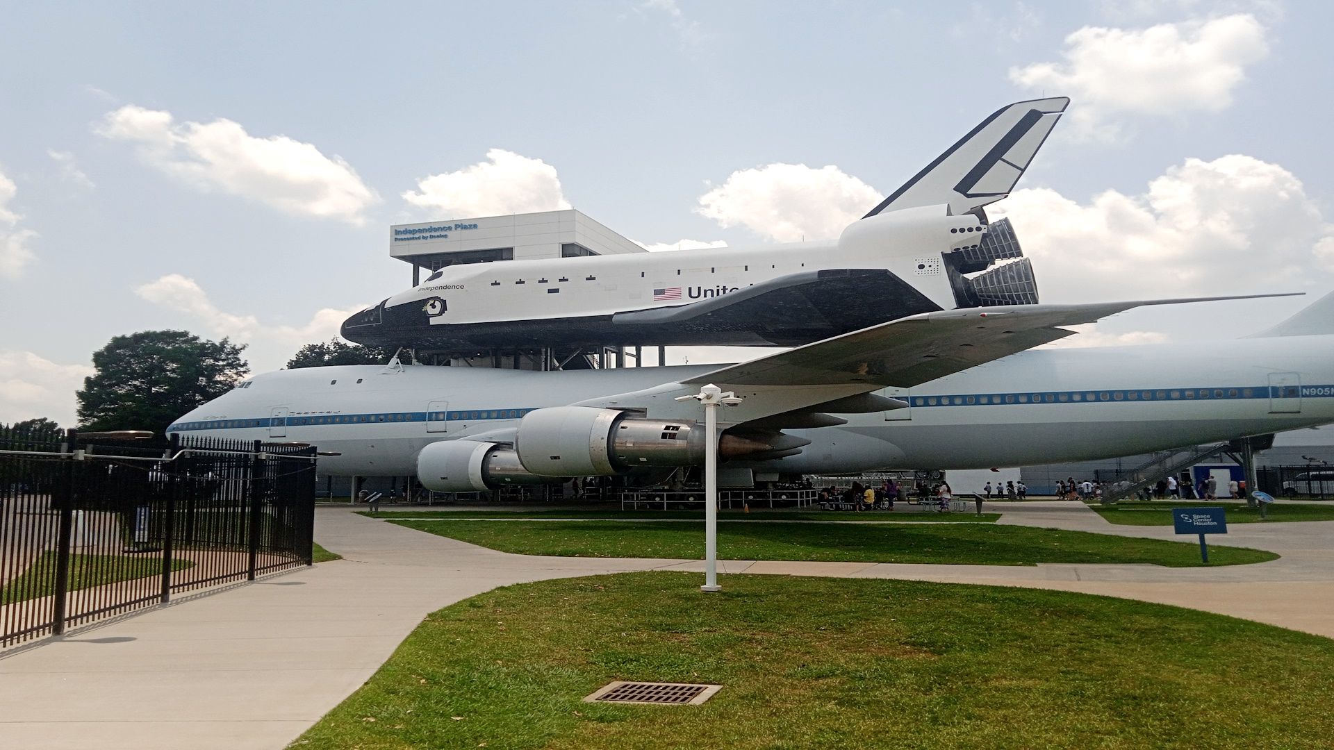 houston space center space shuttle