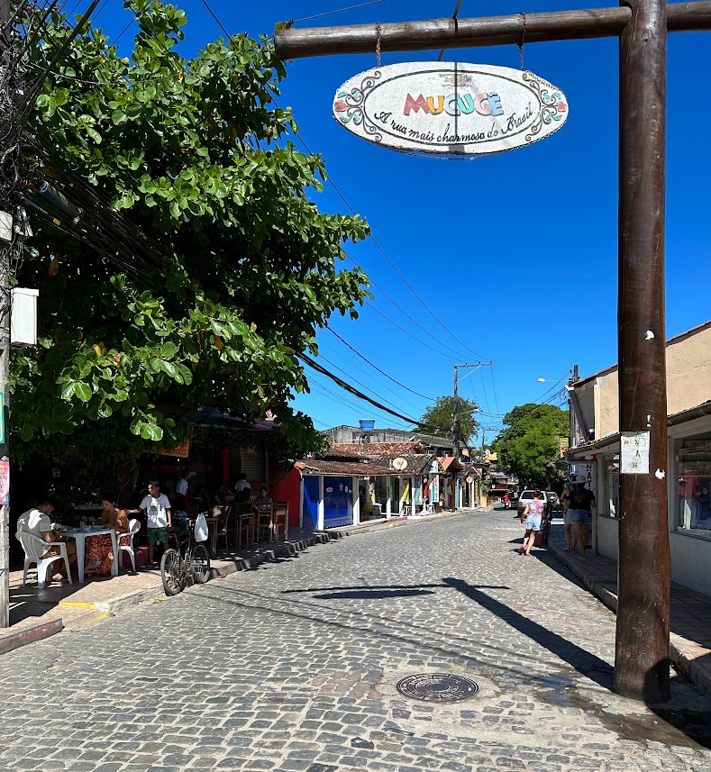 Rua do Mucugê, auto-intitulada a mais charmosa do Brasil. E não é que é um charme mesmo