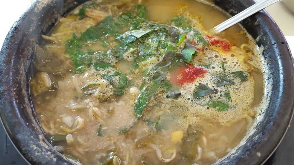 Chueo tang (loach soup)