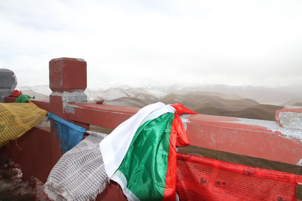Caption: A photo of the Bulgarian flag and a background a mist hiding the view of the world's top 5 highest peaks. (Local Guide @TsekoV)