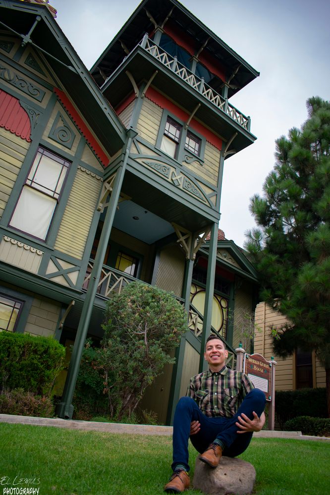 Access is for FREE to A beautiful Houses old Victorian Architecture in San Diego, California Close to Downtown.