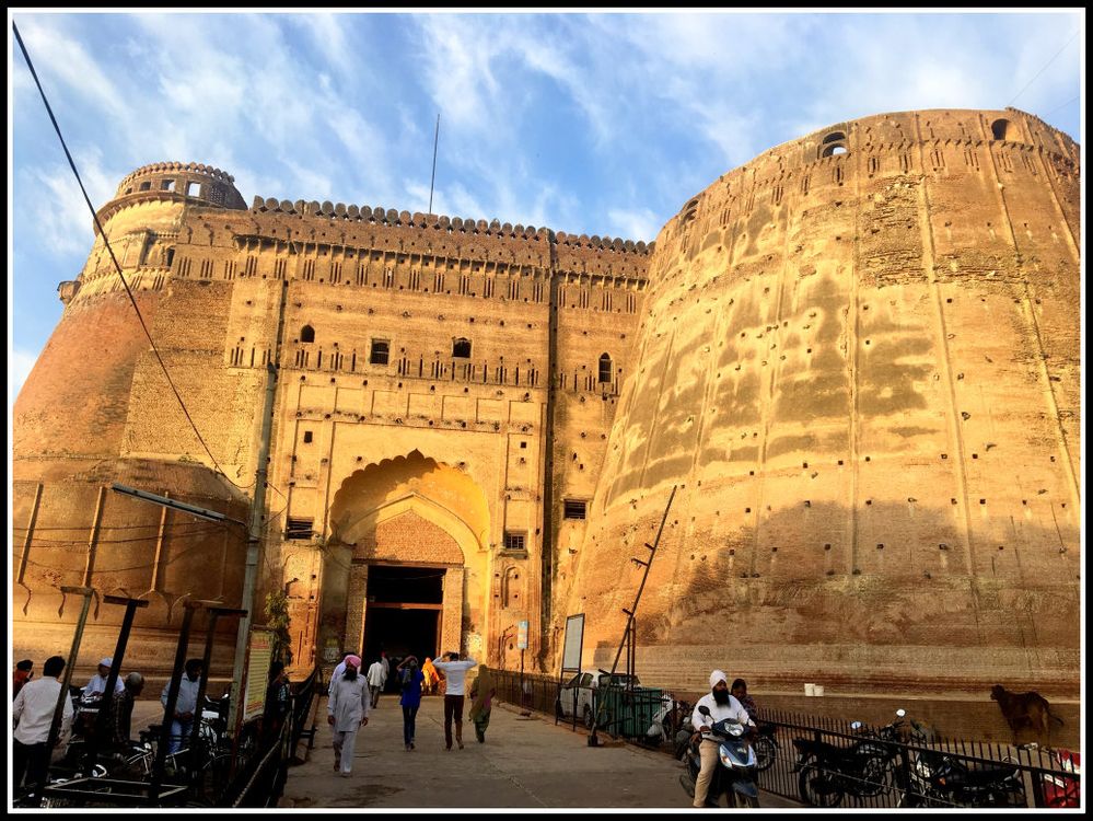 Razia Sultana Fort.jpg